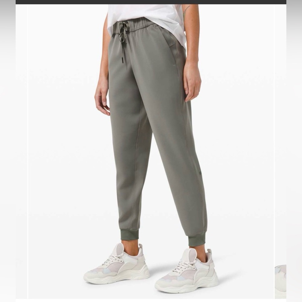 Lululemon On the Fly Jogger 28" *Woven in Grey Sage